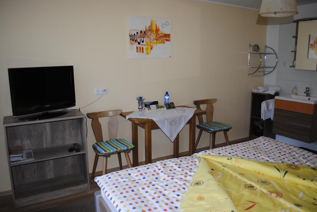Haus Eder Burgi Hotel Nikolsdorf ภายนอก รูปภาพ