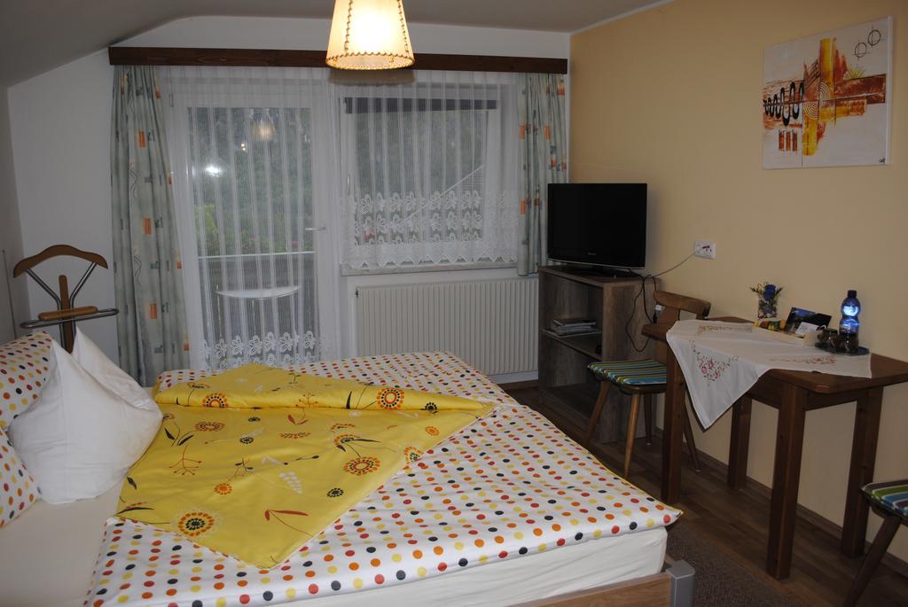 Haus Eder Burgi Hotel Nikolsdorf ภายนอก รูปภาพ